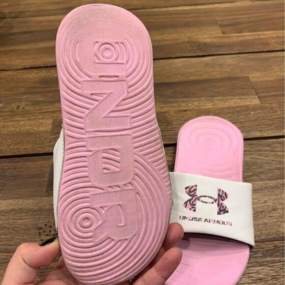 GIRLS under Armour slides. Pink/white. Size 1. Excellent condition. Padded. - Picture 3 of 8